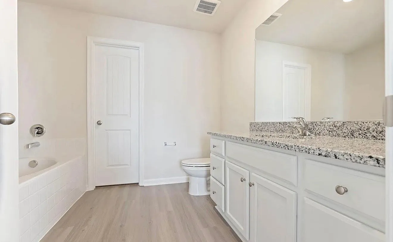 3 bed, 2.0 bath, $2,100 — Photo 2
