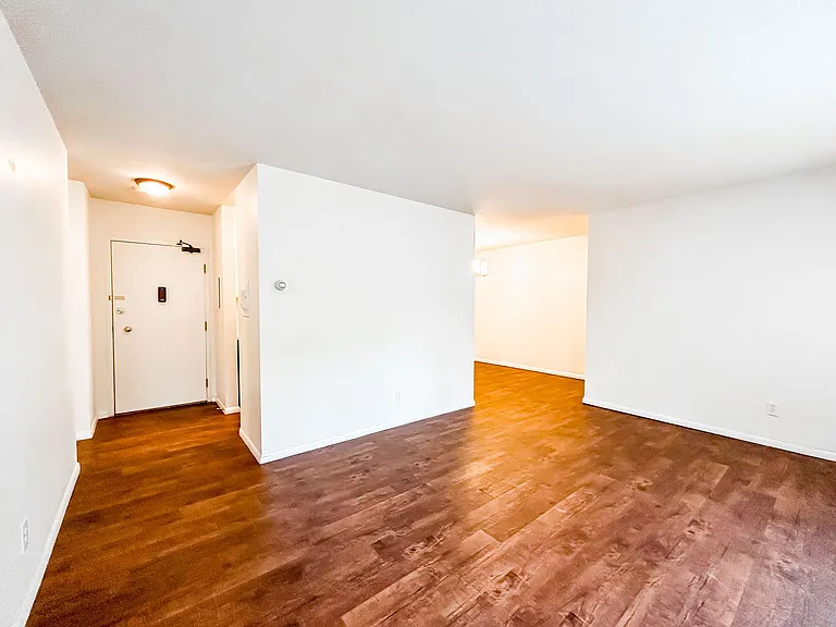 242 West Franklin Ave — Photo 50