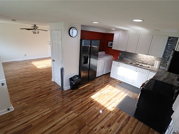 4th image of 3913 Elmira Dr