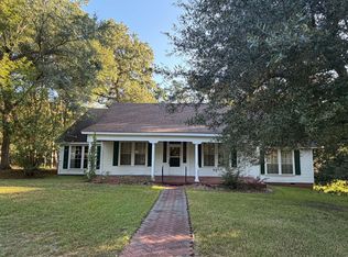 406 E Holly St, Ellisville, MS 39437