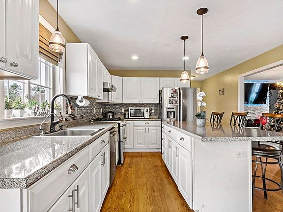 4th image of 318 Purchase St