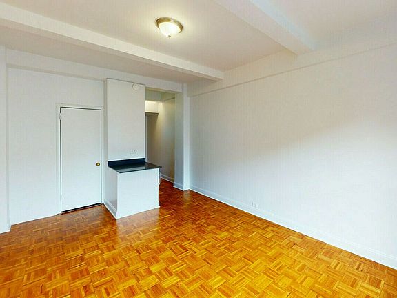 3rd image of 160 W 71st St APT 4G