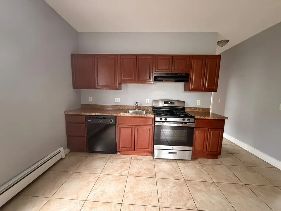 245 Ferry St #2A