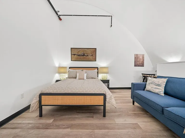 401 Olo Street - Former Church Parish Converted In Luxury Apartments! — Photo 14