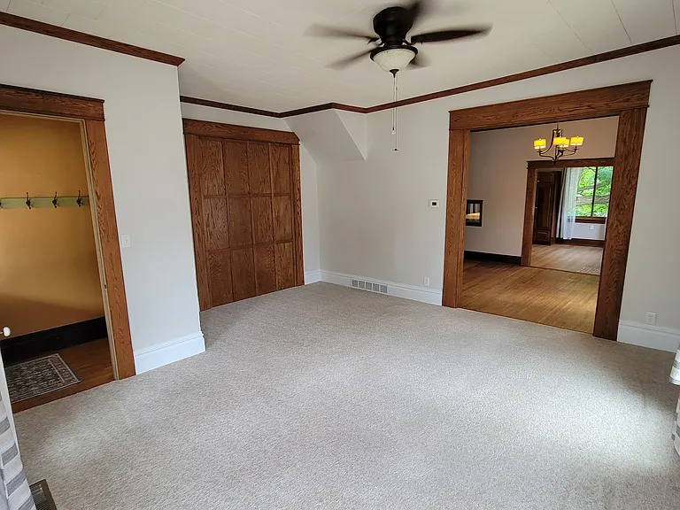 610 16th Ave — Photo 6
