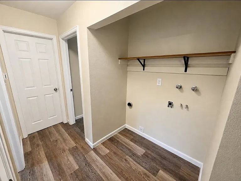 2532 W 3rd St — Photo 11