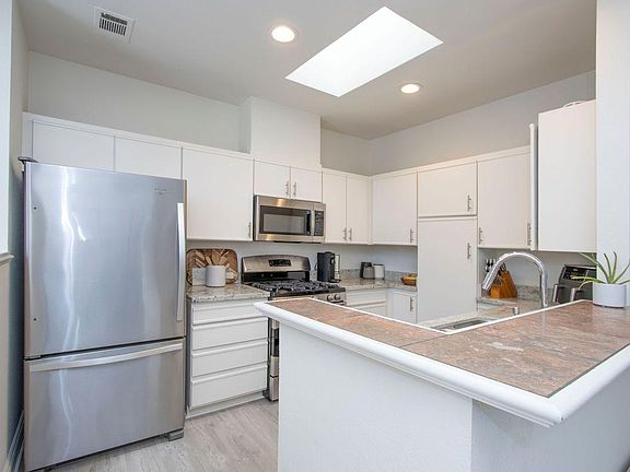 3rd image of 37 Ross Ave APT 6