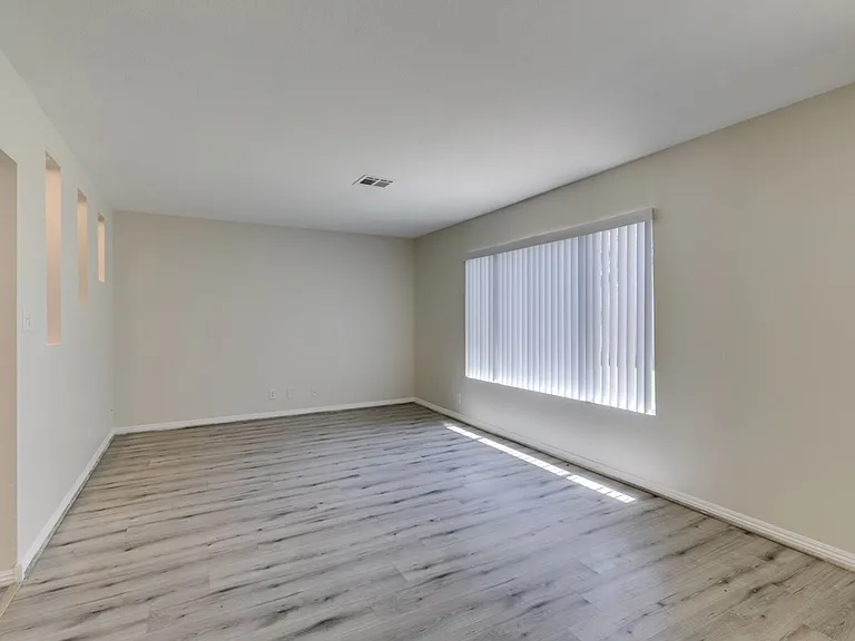 784 Anne Ln — Photo 10
