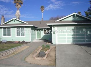 7290 Circle Dr, Rohnert Park, CA 94928