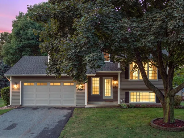 121 Fox Hollow Dr, Chanhassen, MN 55317