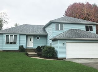 1893 Audubon Dr, Waterloo, IA 50701