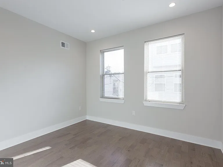 5126 Malcolm St — Photo 8