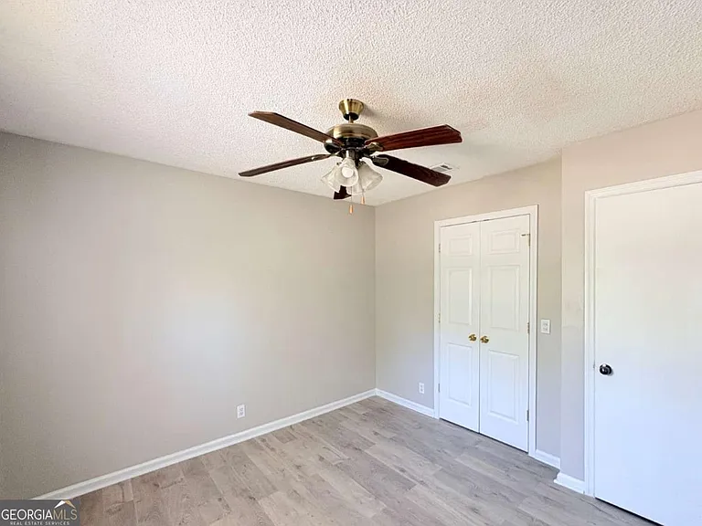 142 Woodvalley Ct — Photo 26