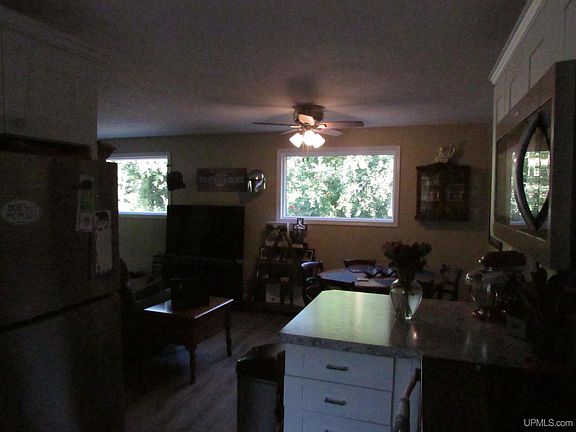2nd image of 1468 Nestor St