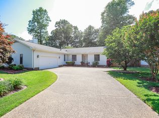 110 Gardenville Dr, Yorktown, VA 23693
