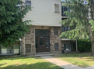 17026 Clinton River Rd APT 180, Clinton Township, MI 48038