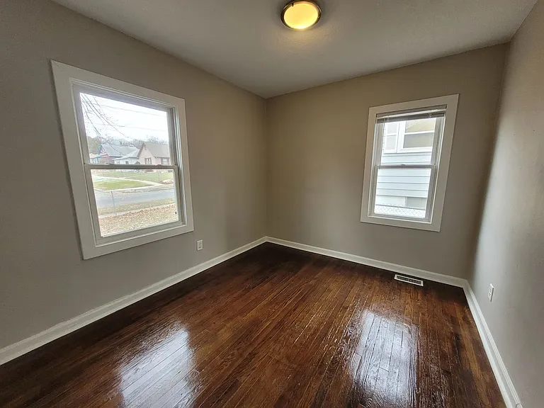 2237 S Union St — Photo 17