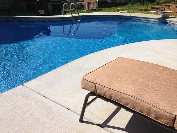 4th image of 223 Sydney Dr