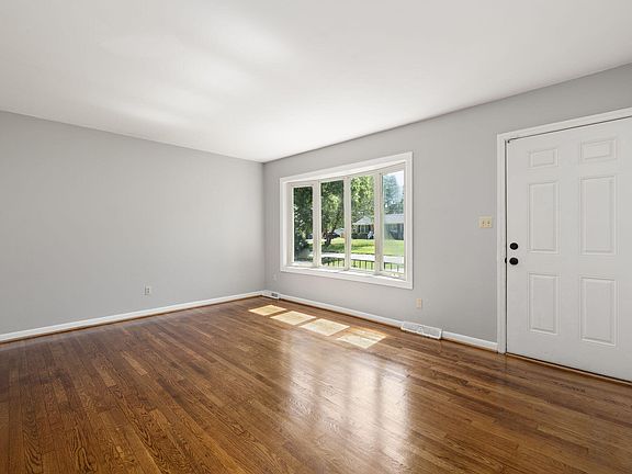 2nd image of 135 Emerald Cir