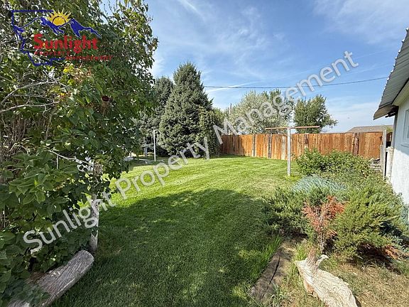 5th image of 15 Applewood Dr
