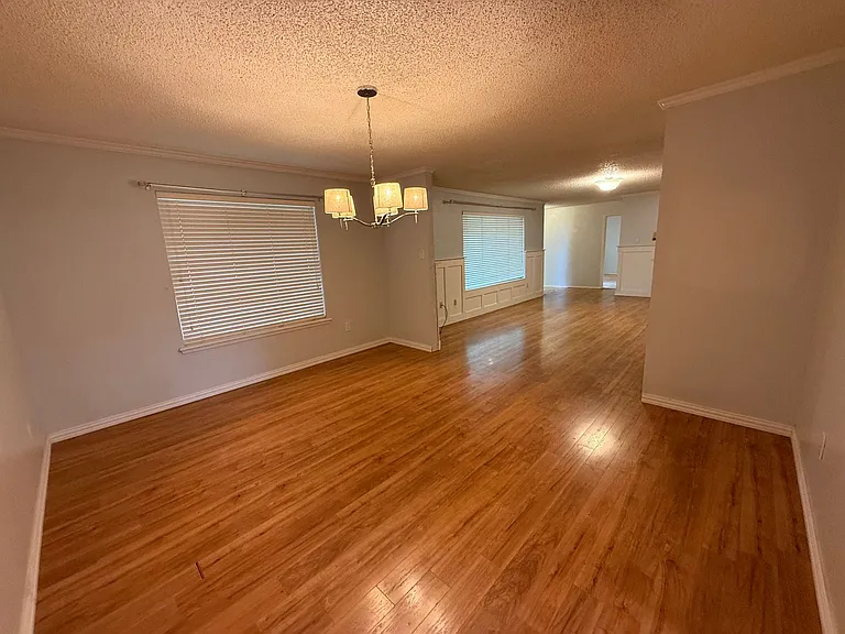 1401 Hillcrest Dr — Photo 7