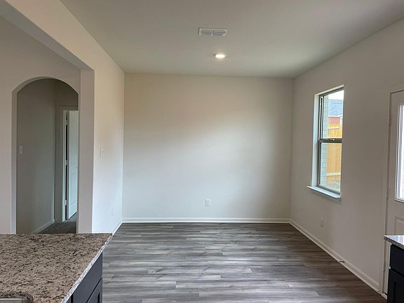 3rd image of 2035 Belmont Dr