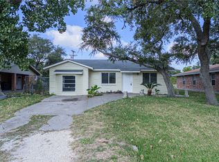 123 Cenizo St, Rockport, TX 78382