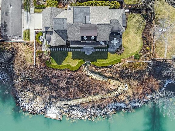 2nd image of 264 Parkside Dr