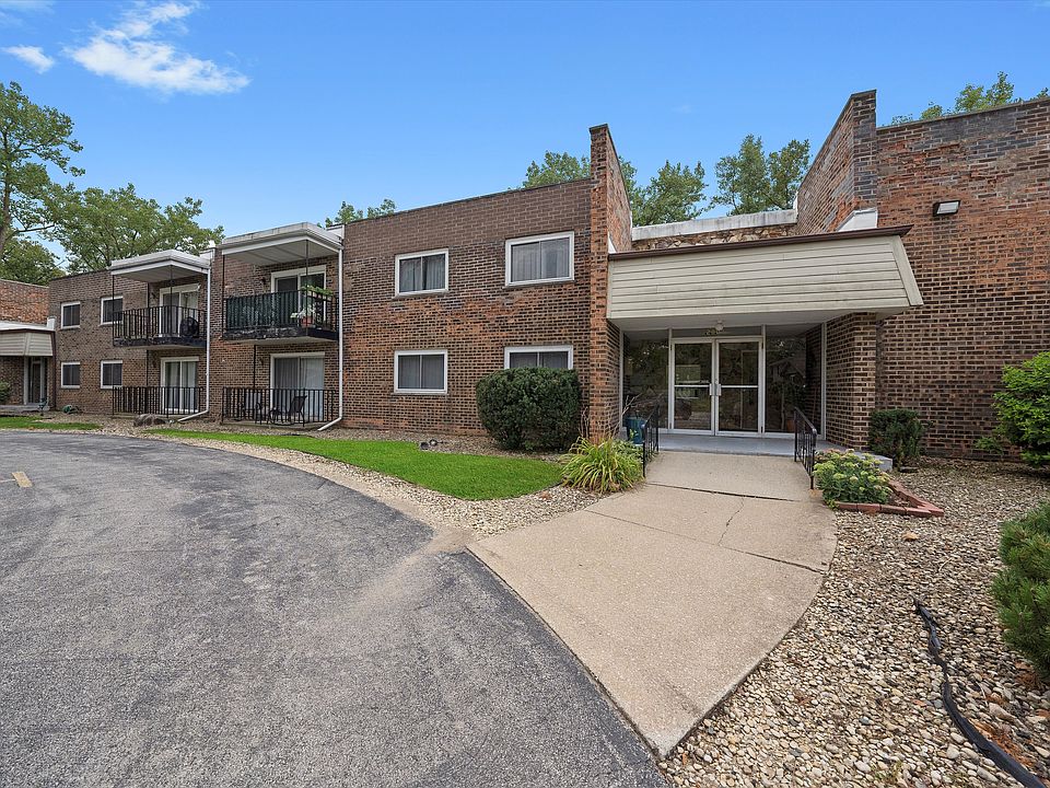 1st image of 2807 Willow Rd #1