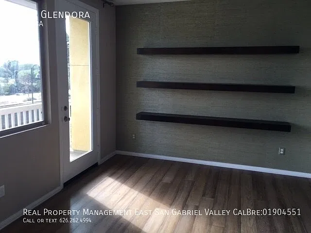 Modern townhouse with high-end features — Photo 3