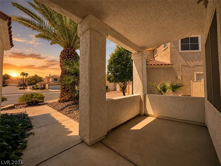 1436 Country Hollow Dr — Photo 2