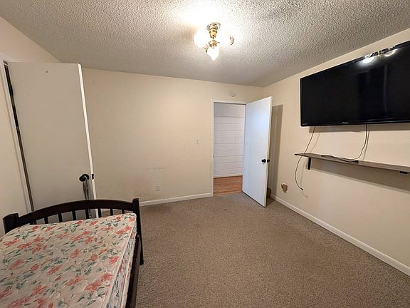 24th image of 142 Roberts Rd