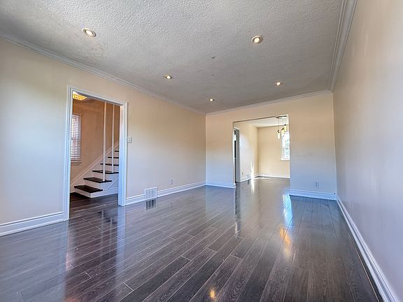 4th image of 728 Weston Rd