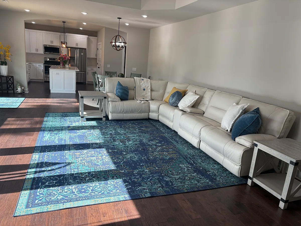 Huge bright family room overlooking wooded back yard - Charlene Ln