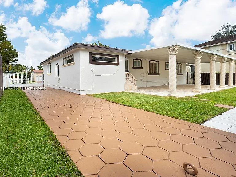 6102 SW 13th St — Photo 11