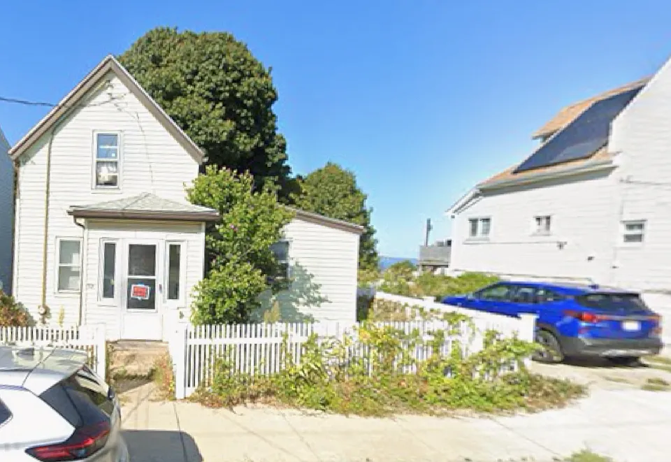 52 Crest Ave