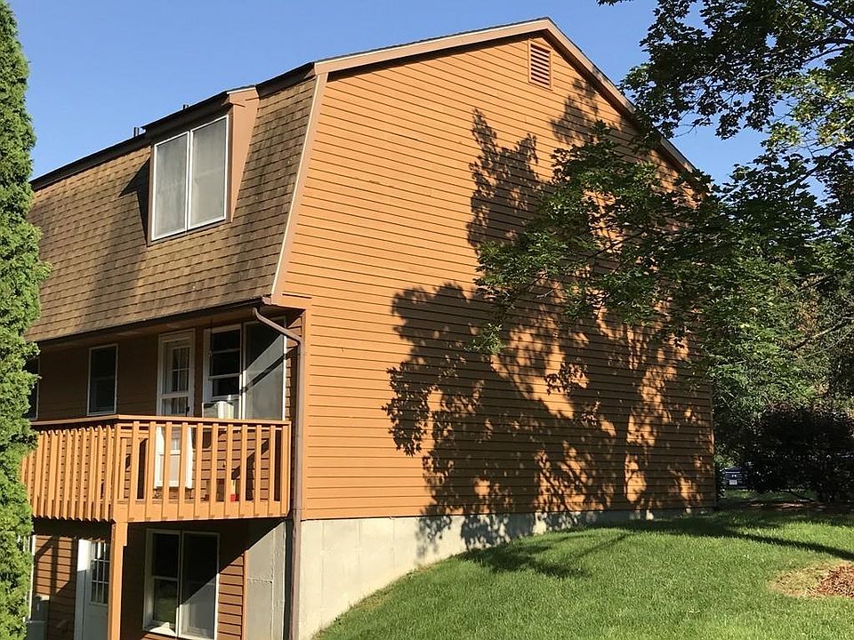 2nd image of 51 1/2 Hatfield St APT 5