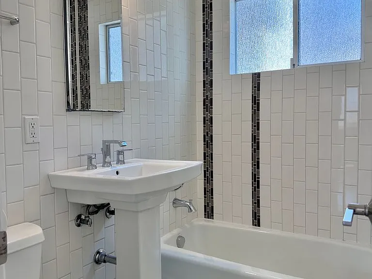 502 Westminster Ave — Photo 19