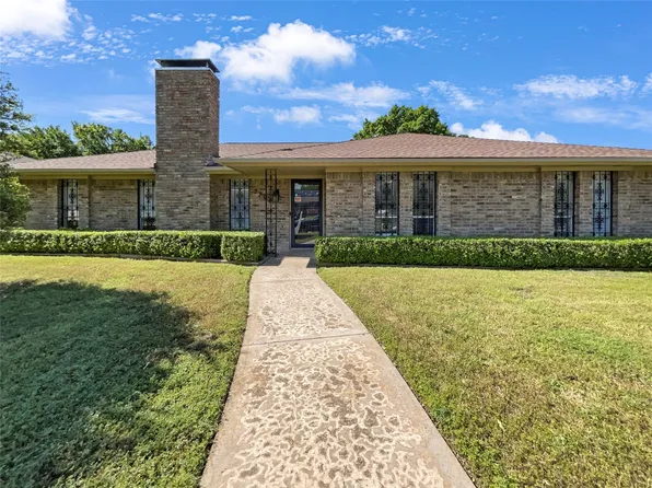 2761 N Hillbrier Cir, Plano, TX 75075