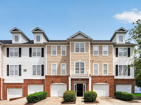 6365 Park Creek Dr, Charlotte, NC 28262