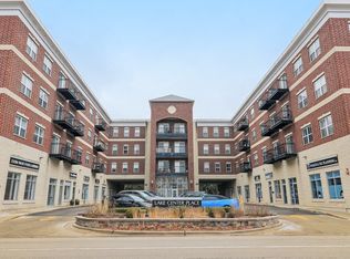 10 N Lake St APT 307, Grayslake, IL 60030