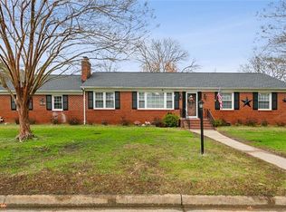 1 Berwick St, Poquoson, VA 23662