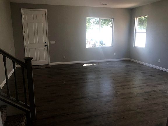 3rd image of 2757 Emerald Ln