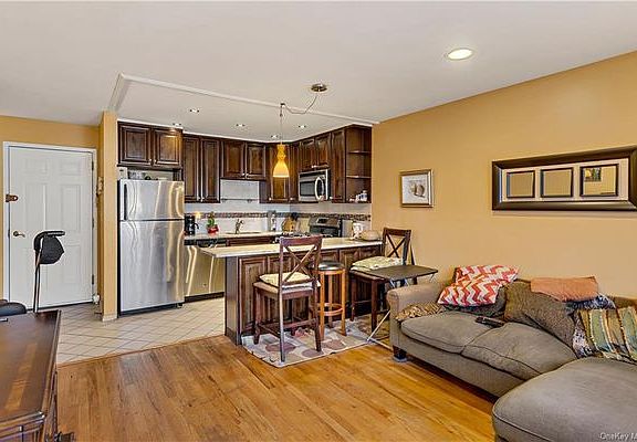 4th image of 302 Torry Ave Floor 1