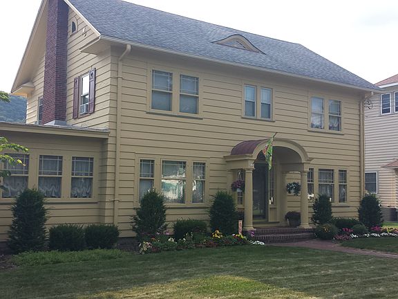 2nd image of 121 Oakwood Ave