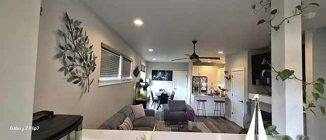 3 bed, 2.5 bath, 1920 sqft, $3,000 — Photo 3