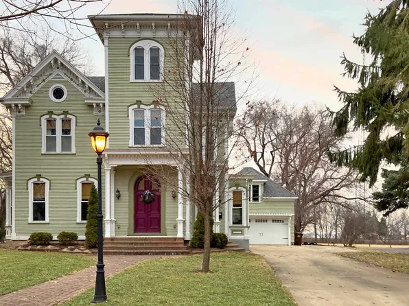 629 E Locust St, Lanark, IL 61046