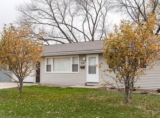 200 Edgewood Rd NW, Cedar Rapids, IA 52405