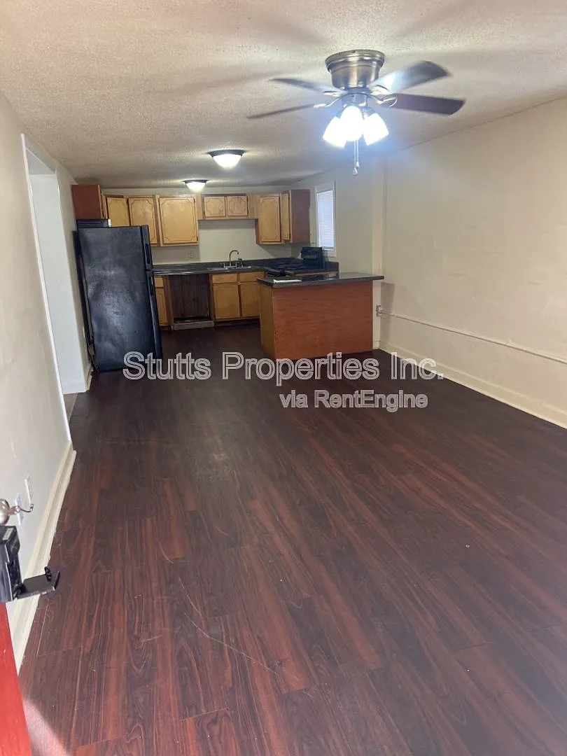 2 bed, 1.0 bath, 700 sqft, $695 — Photo 2