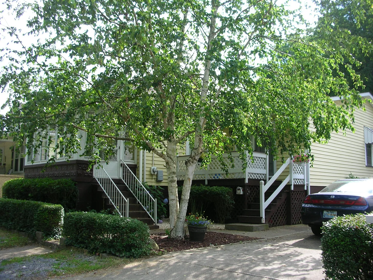 101 Roosevelt Ave photo 1